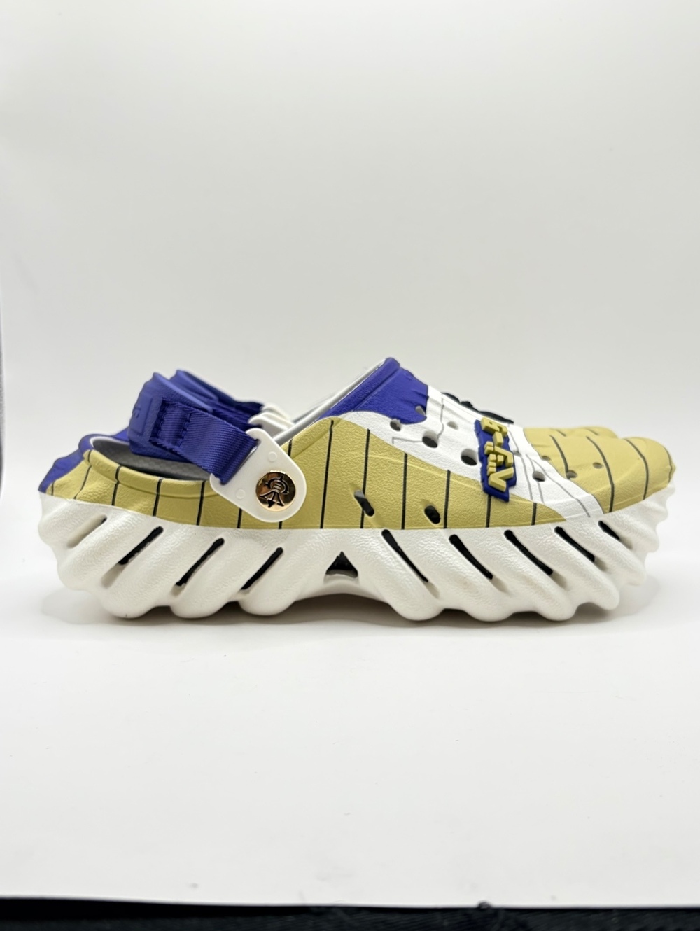 Crocs x Dragon Ball Z Echo Clog Kids J5 White Gold Blue 211138-90H New no Box